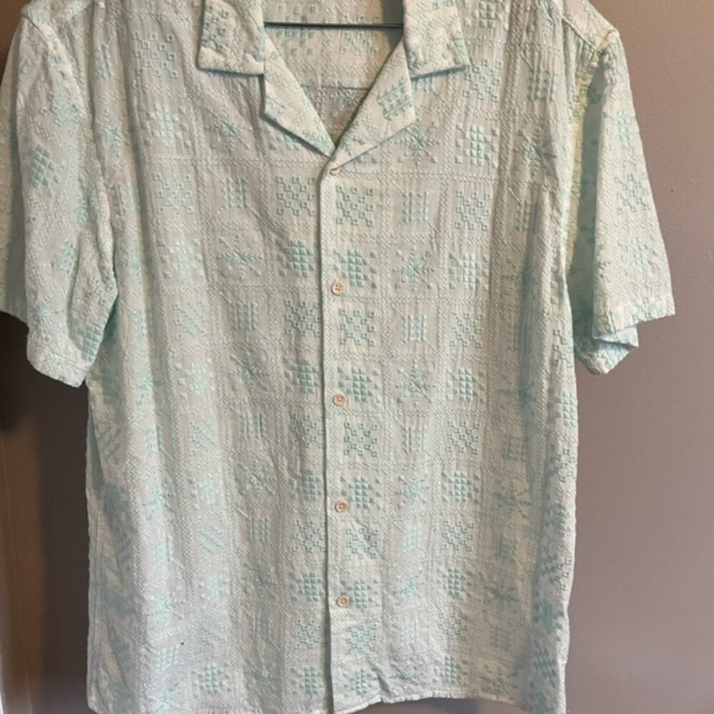 Zara geometric embroidered icy blue and white camp shirt summer vacay vibes L
